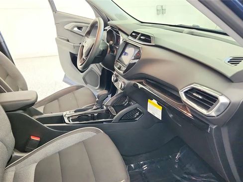 Used 2021 Chevrolet TrailBlazer LT w/ Convenience Package FWD image 36