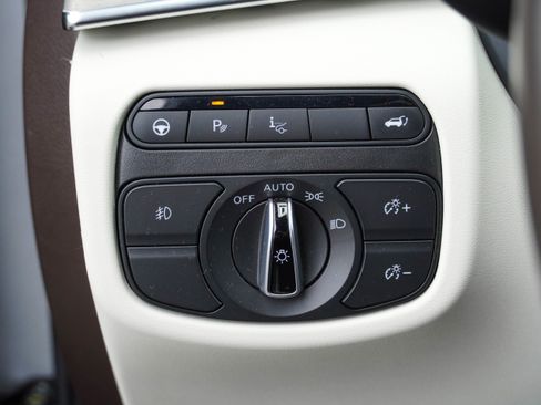 Used 2019 INFINITI QX50 Essential w/ Sensory Package image 17