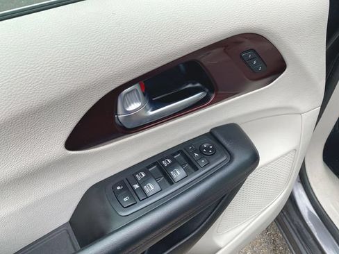 Used 2019 Chrysler Pacifica Limited w/ Advanced Safetytec Group FWD image 23