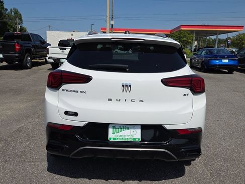 Certified 2024 Buick Encore GX Sport Touring FWD image 4