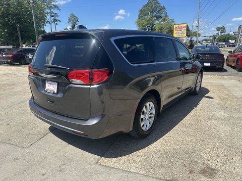 Used 2019 Chrysler Pacifica Touring Plus FWD image 5