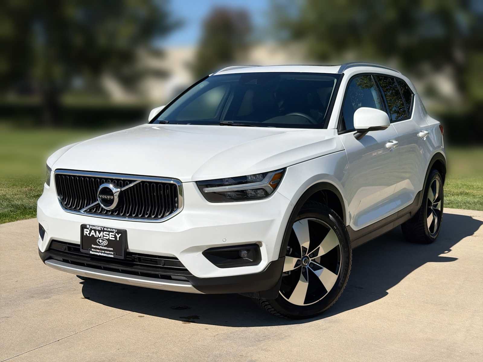 Used 2021 Volvo XC40 T5 Momentum w/ Premium Package AWD/4WD image 1