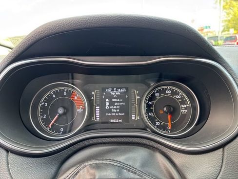 Used 2020 Jeep Cherokee Latitude Plus w/ Comfort/Convenience Group AWD/4WD image 18