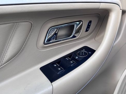 Used 2018 Ford Taurus SE FWD image 9