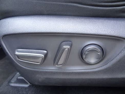 Used 2024 Toyota RAV4 XLE FWD image 7