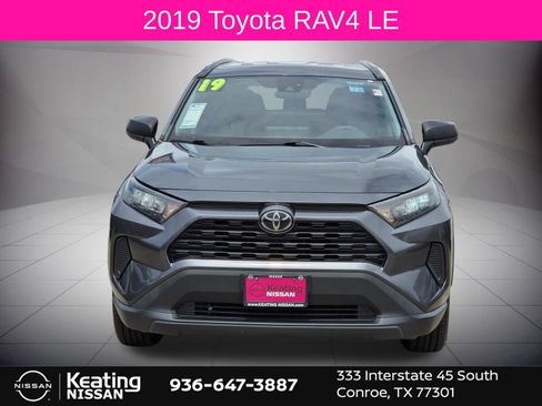 Used 2019 Toyota RAV4 LE FWD image 2