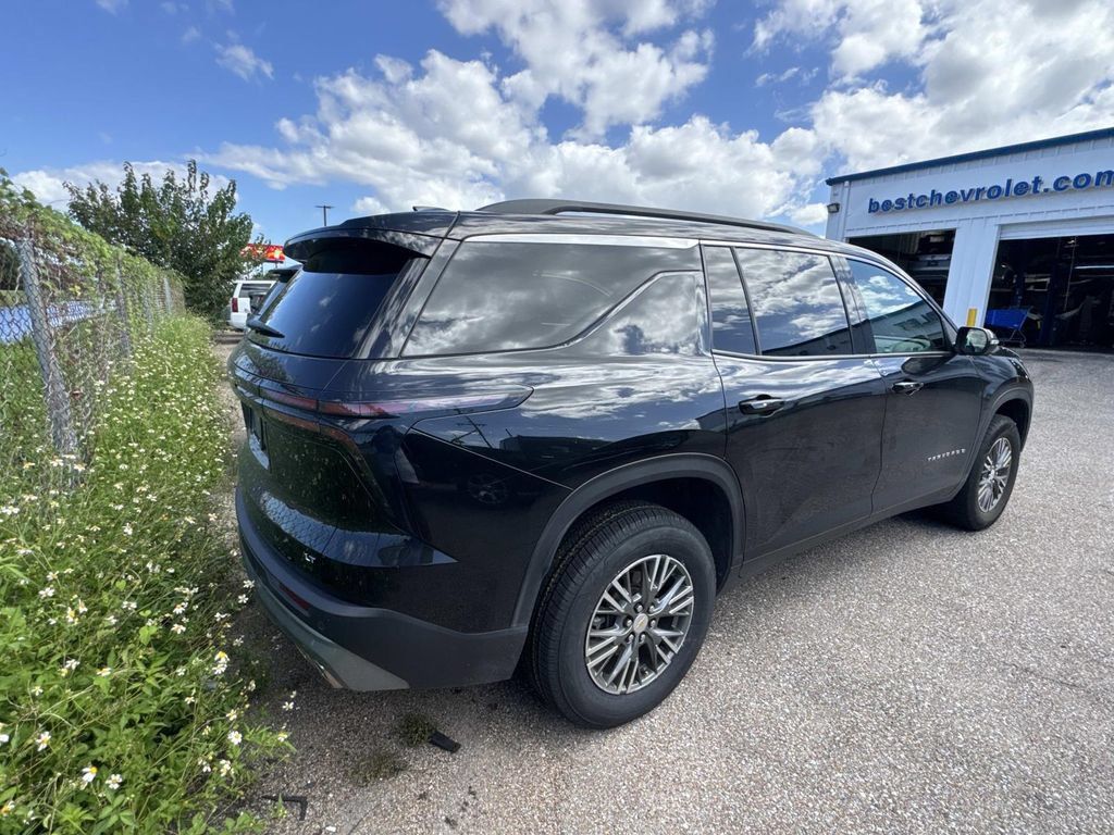 Used 2024 Chevrolet Traverse LT FWD image 14