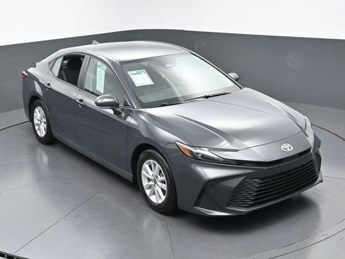 Used 2026 Toyota Camry LE FWD image 46