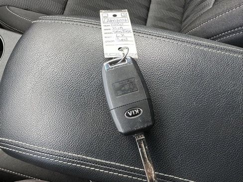 Used 2020 Kia Sportage LX image 39