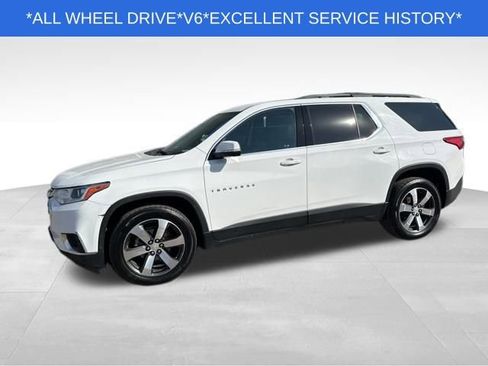 Used 2021 Chevrolet Traverse LT w/ LT Premium Package image 3