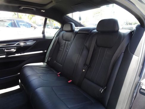 Used 2019 BMW 740i w/ M Sport Package RWD image 15