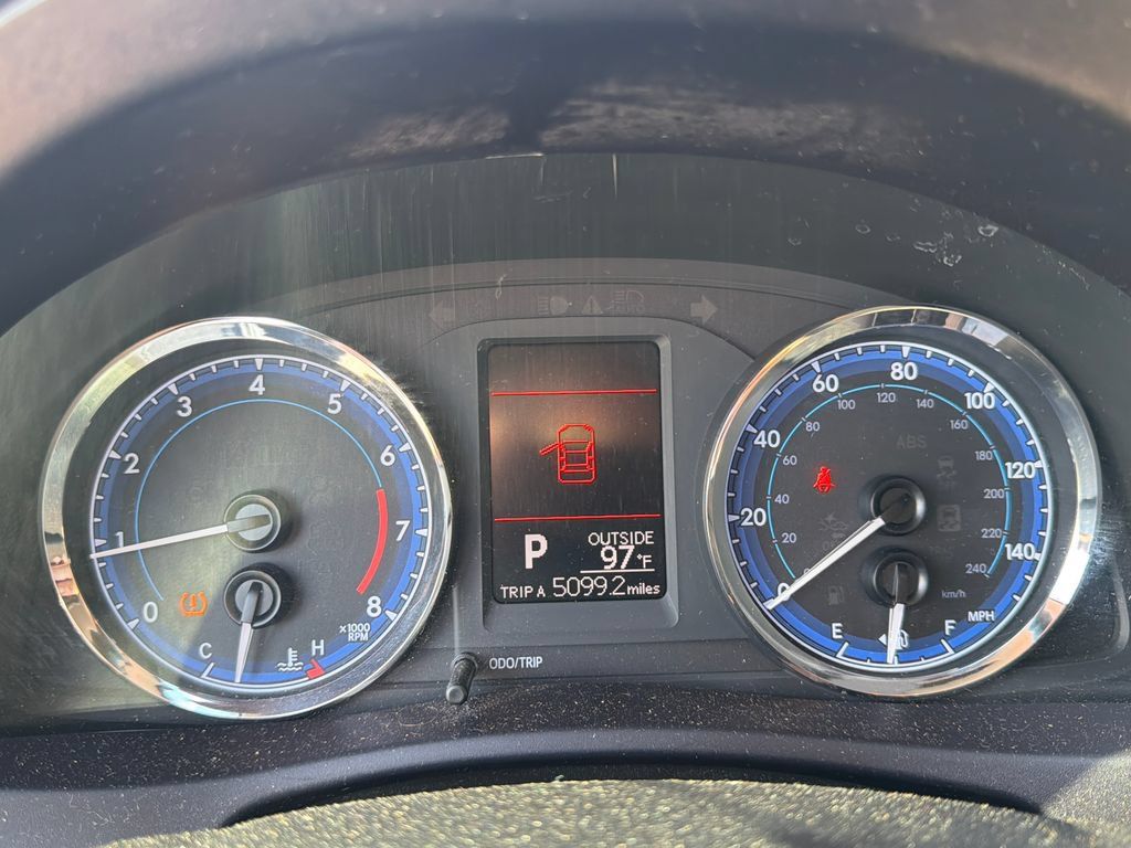 Used 2018 Toyota Corolla LE FWD image 16