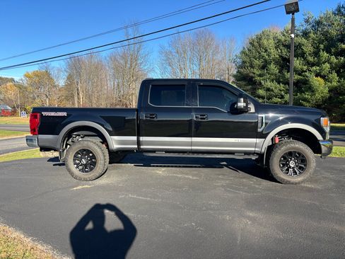 Used 2022 Ford F250 Lariat w/ Tremor Off-Road Package image 4