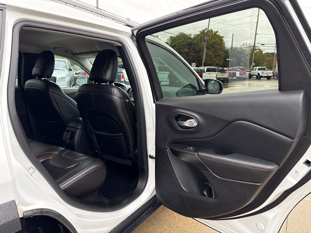Used 2019 Jeep Cherokee Trailhawk w/ Cold Weather Group AWD/4WD image 47