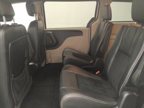Used 2018 Dodge Grand Caravan SXT FWD image 18