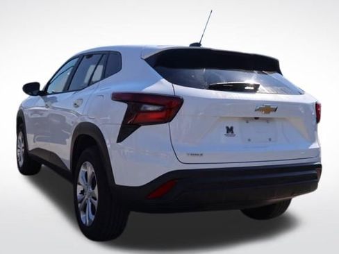 Certified 2025 Chevrolet Trax LS image 9