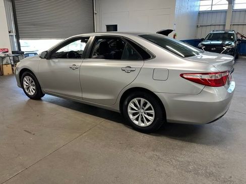 Used 2015 Toyota Camry LE FWD image 5
