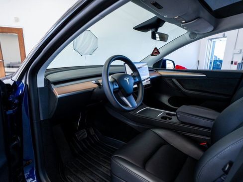 Used 2023 Tesla Model Y Long Range image 34