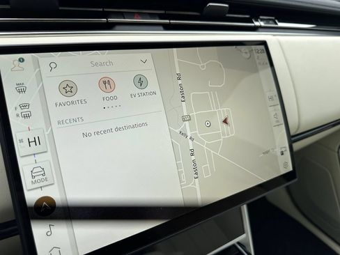 Used 2025 Land Rover Range Rover SE AWD/4WD image 31