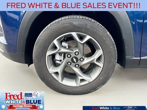 Used 2024 Chevrolet Trax LT w/ Driver Confidence Package FWD image 29