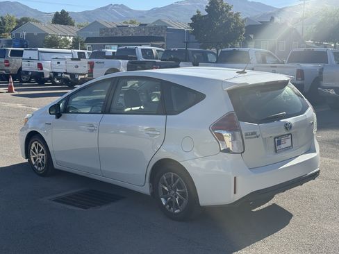 Used 2016 Toyota Prius V Three FWD image 6