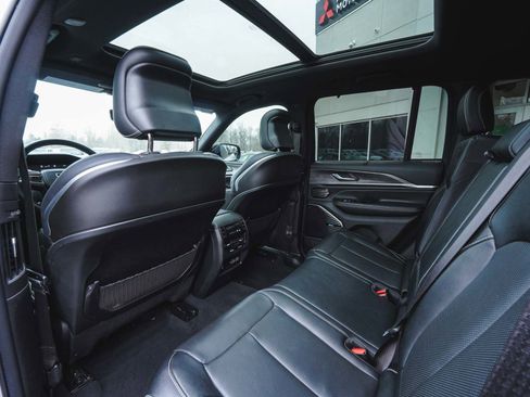 Used 2024 Jeep Grand Cherokee Overland w/ Advanced Protech Group III image 34