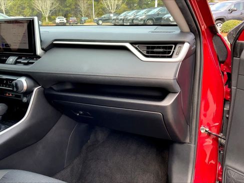 Used 2024 Toyota RAV4 LE AWD/4WD image 30