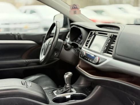 Used 2015 Toyota Highlander XLE AWD/4WD image 26