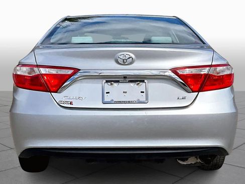 Used 2017 Toyota Camry LE image 5