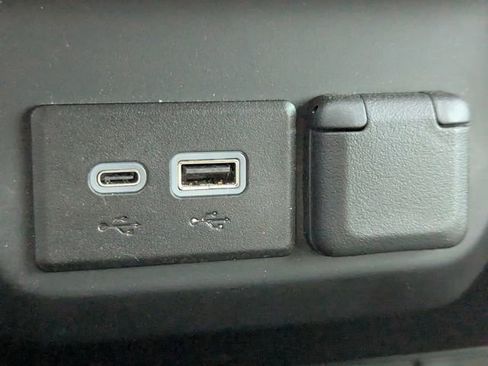 Used 2024 Chevrolet Silverado 2500 Custom w/ Custom Value Package image 21