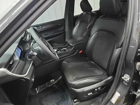 Used 2024 Jeep Grand Cherokee L Laredo AWD/4WD image 29