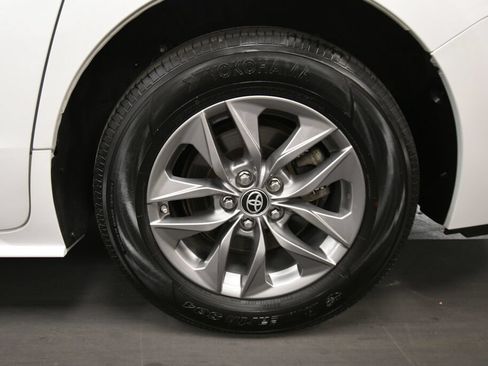 Used 2024 Toyota Sienna XLE FWD image 34