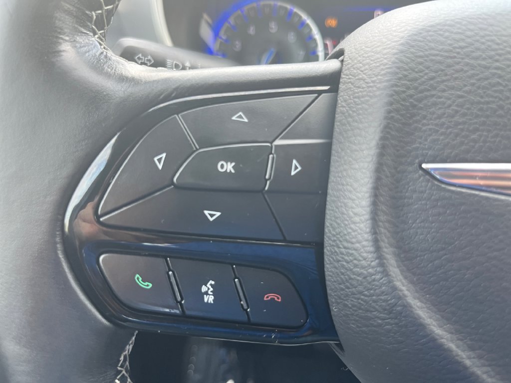 Used 2021 Chrysler Pacifica Touring w/ S Appearance Package FWD image 19