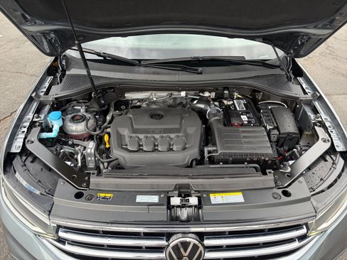Certified 2023 Volkswagen Tiguan SE w/ Panoramic Sunroof Package AWD/4WD image 21