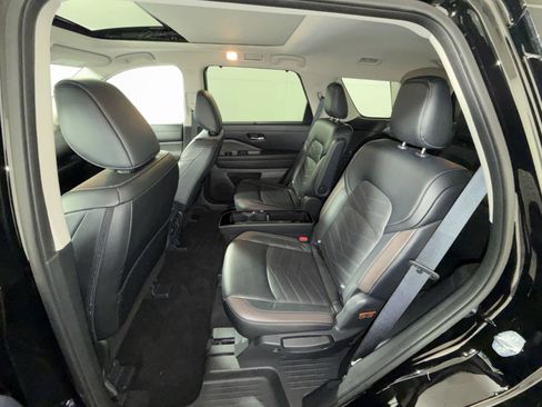 Used 2023 Nissan Pathfinder Platinum image 25