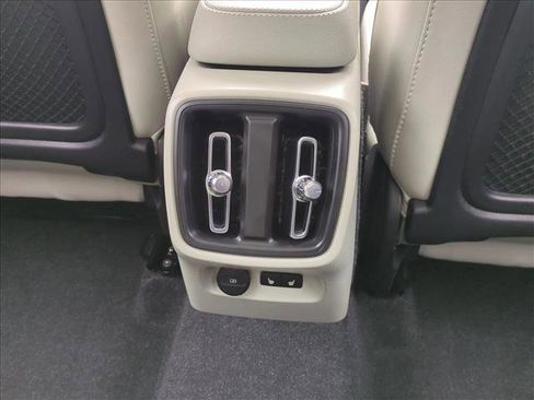 Used 2024 Volvo XC40 B5 Plus w/ Protection Package Premier AWD/4WD image 19