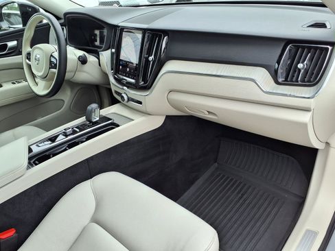 Certified 2024 Volvo XC60 B5 Plus w/ Protection Package Premier AWD/4WD image 10