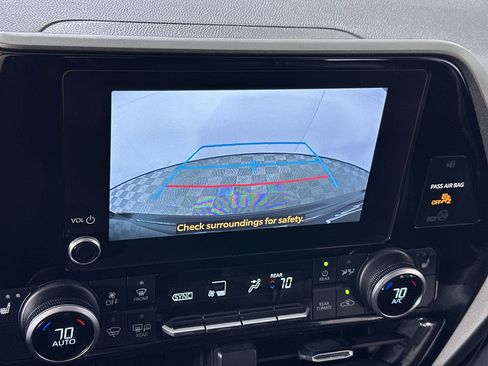 Used 2023 Toyota Highlander XLE image 51