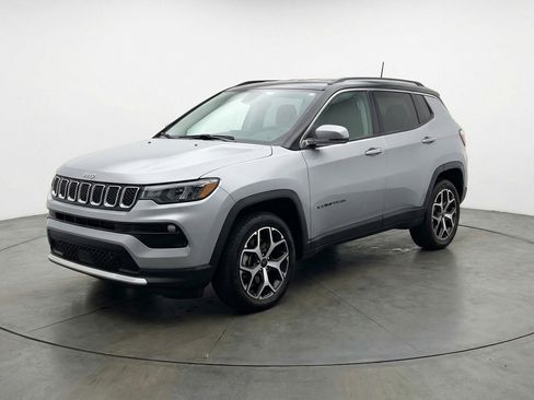 Used 2025 Jeep Compass Limited AWD/4WD image 3
