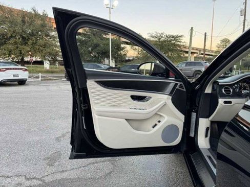 Used 2022 Bentley Flying Spur W12 image 23