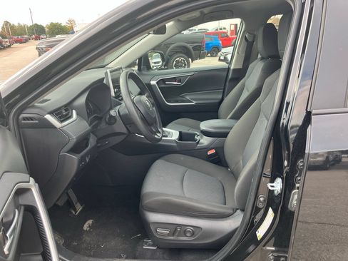 Used 2025 Toyota RAV4 XLE FWD image 7