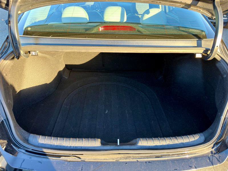 Used 2024 Hyundai Elantra Limited FWD image 3