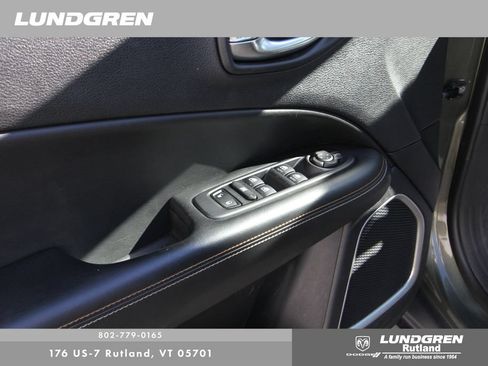 Used 2020 Jeep Compass Latitude w/ Cold Weather Group AWD/4WD image 34