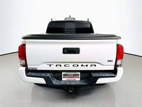 Used 2017 Toyota Tacoma TRD Sport w/ Tow Package image 6