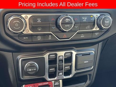 Used 2023 Jeep Gladiator Mojave AWD/4WD image 29