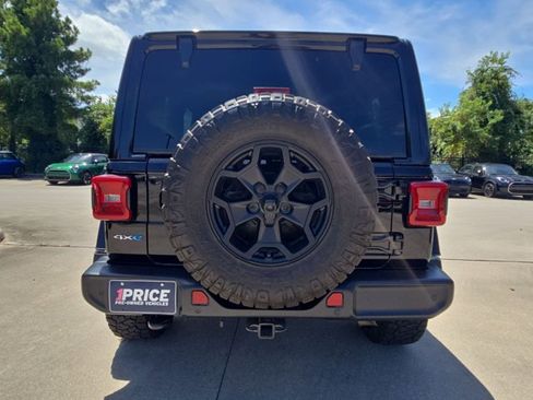 Used 2021 Jeep Wrangler Unlimited Sahara w/ Cold Weather Group AWD/4WD image 7