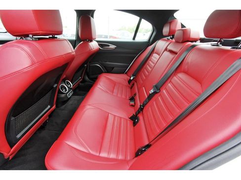 Used 2022 Alfa Romeo Giulia Veloce RWD image 14