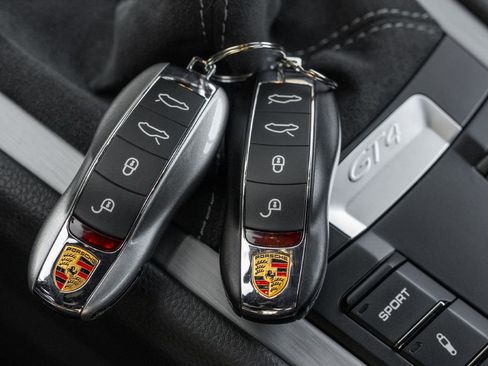 Used 2016 Porsche Cayman GT4 image 37