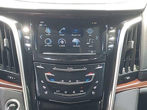 Used 2020 Cadillac Escalade Premium Luxury RWD image 14