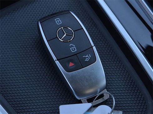 Certified 2025 Mercedes-Benz GLB 250 image 33